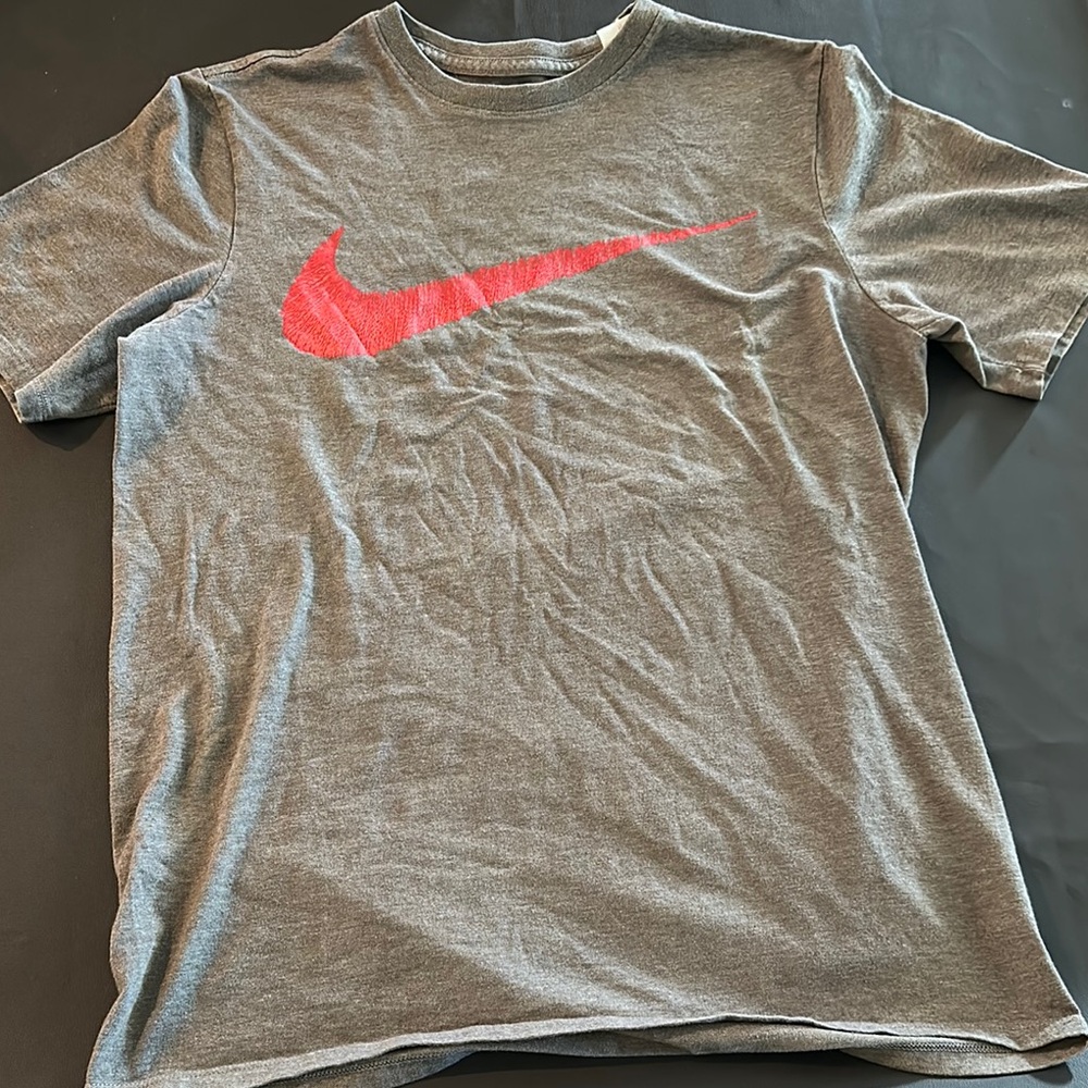 Nike Gray and Red Short Sleeve Tees